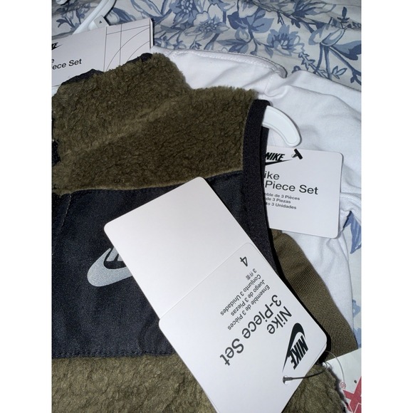 Boys Green Black Nike 3 Piece Set Size 4t New 86M632-G3F - Picture 6 of 8